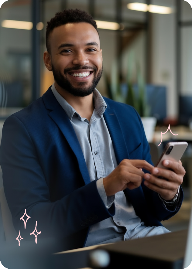 homem com celular na mão